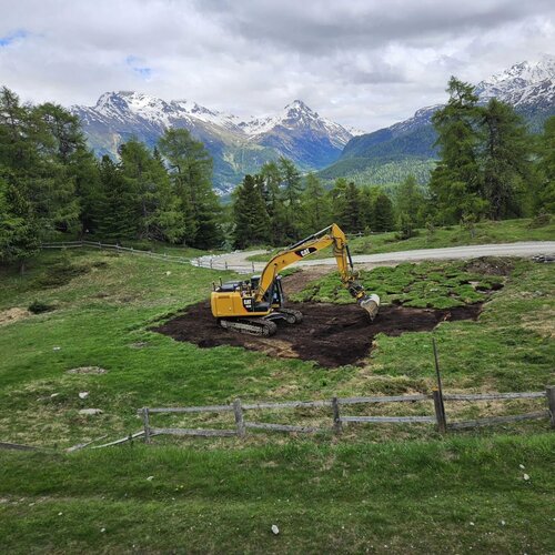 Erlebnisweg Marguns-Celerina: Neuer Platz für Imsüraszelt

#baggerarbeiten #direktumlagerung #begrünung